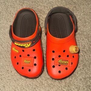 CROCS Kids Reese’s Pieces Slippers - sz 1